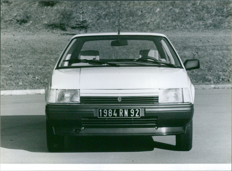 Renault 25 - Vintage Photograph