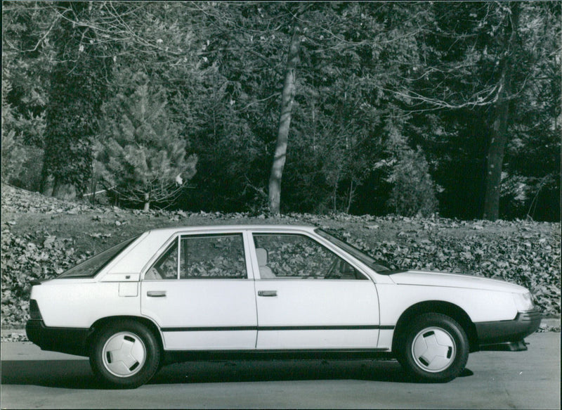 Renault 25 - Vintage Photograph