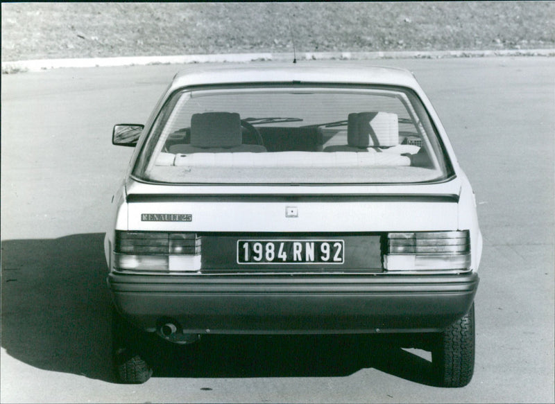 Renault 25 - Vintage Photograph