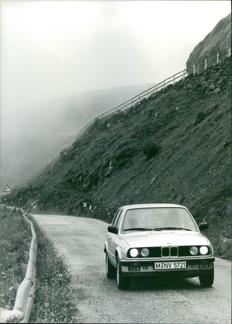 1985 BMW 325i - Vintage Photograph