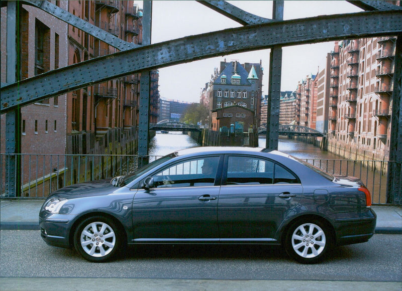 Toyota Avensis 2.2 D-CAT - Vintage Photograph