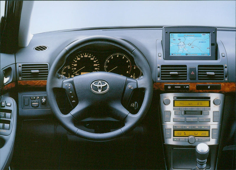 Toyota Avensis 2.2 D-CAT - Vintage Photograph