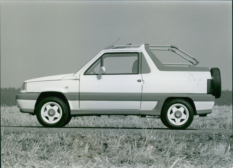 SEAT Series 1991 - Vintage Photograph