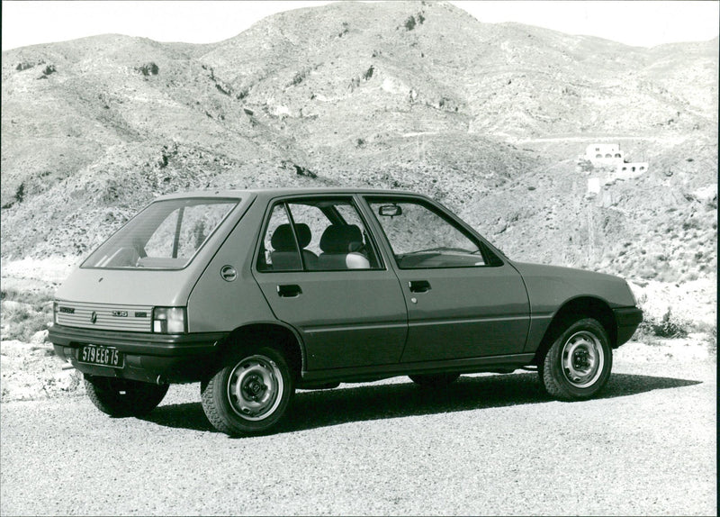 PEUGEOT 205 GL - Vintage Photograph