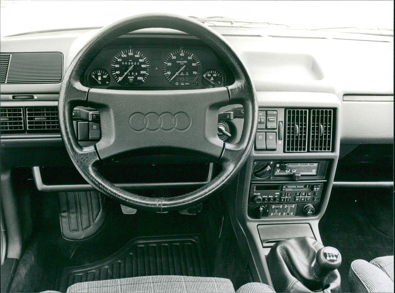 1985 Audi 100 quattro - Vintage Photograph