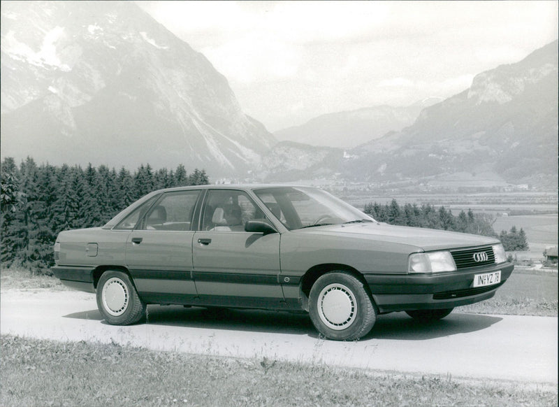 Audi 100 2.0E, 1988 - Vintage Photograph
