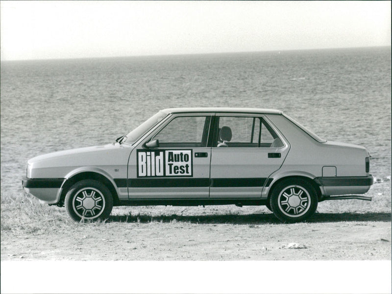 1985 Seat - Vintage Photograph