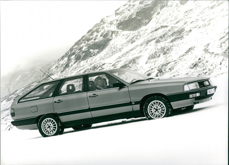 1985 Audi 200 Avant quattro - Vintage Photograph
