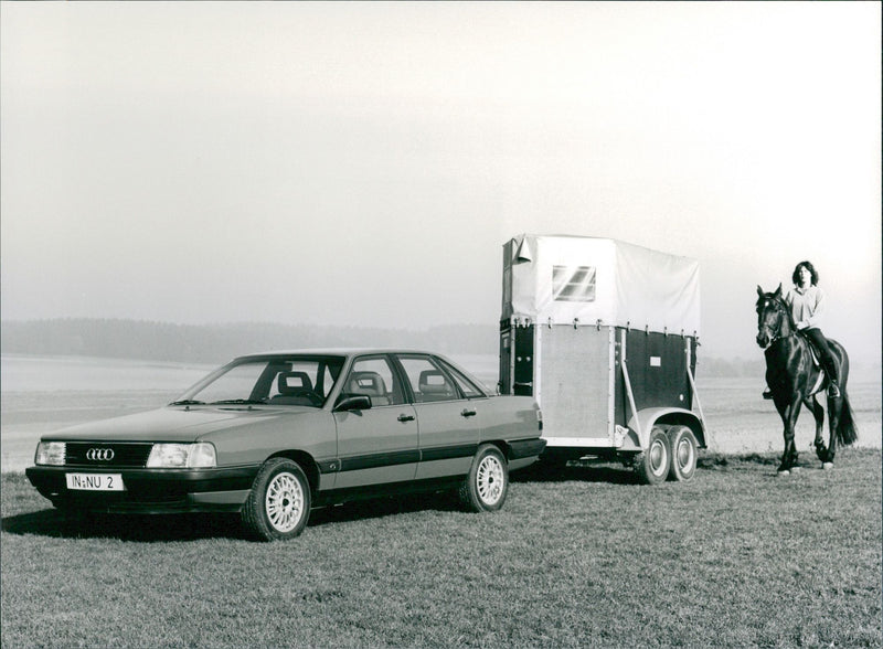 1985 Audi 100 quattro - Vintage Photograph