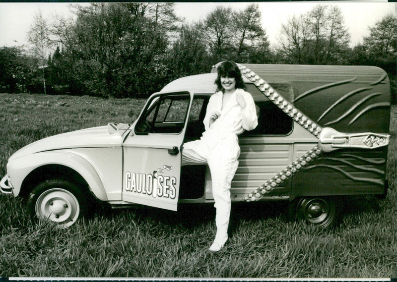 Gauloises Zipper Duck (Reißverschlußente) - Vintage Photograph