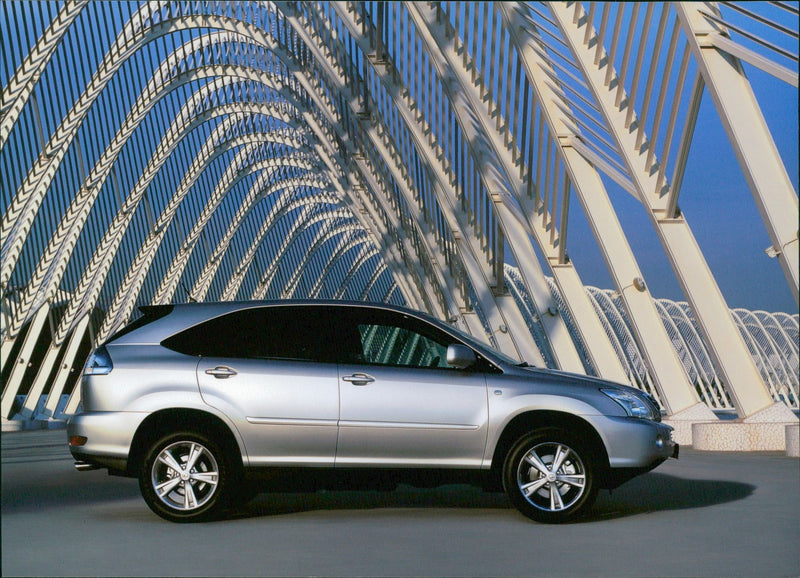 Lexus RX 400h - Vintage Photograph