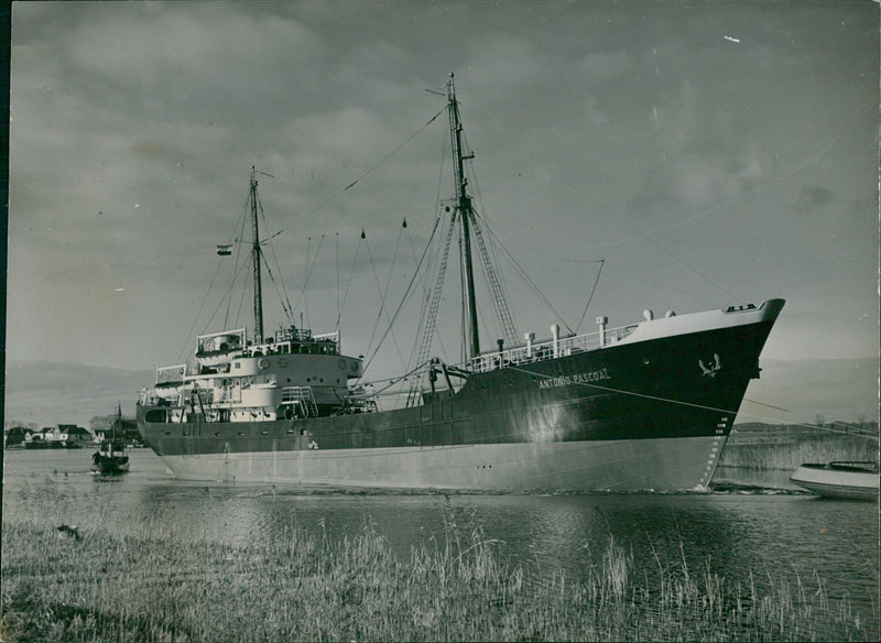 Antonio Pascoal ship - Vintage Photograph