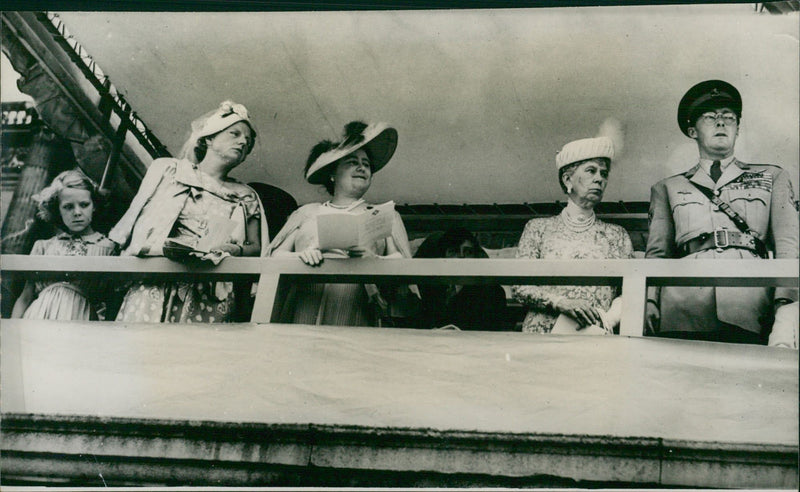 Queen Juliana of Netherlands, Queen Elizabeth of England - Vintage Photograph