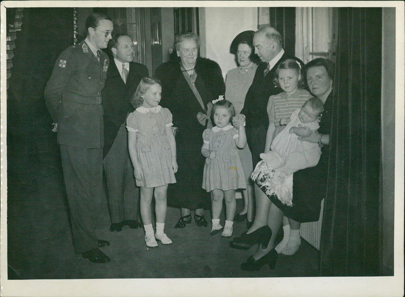 Queen Wilhelmina, Juliana, Irene, Beatrix, Margriet, Christina - Vintage Photograph