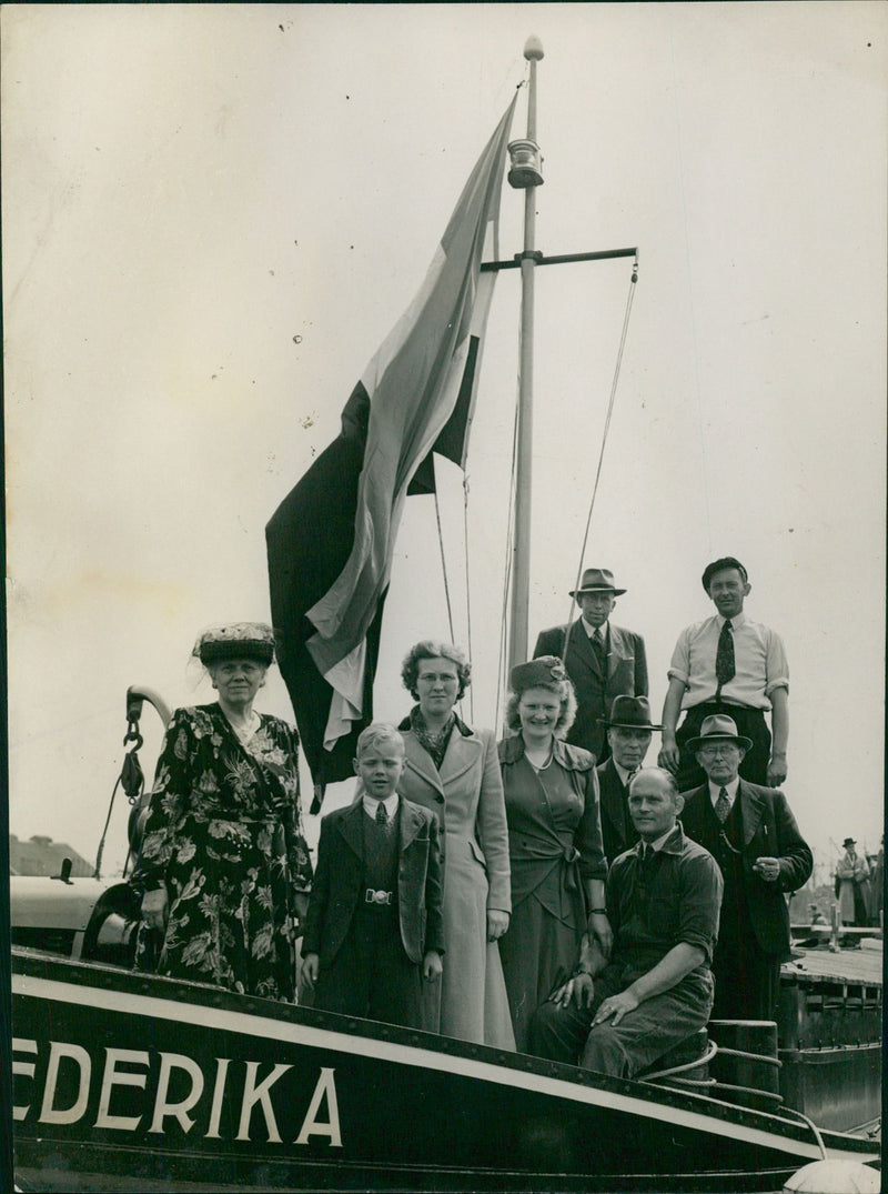 Frederika Boat passengers - Vintage Photograph