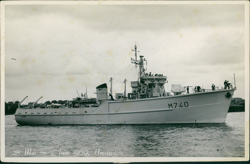 Minesweeper M740 - Vintage Photograph