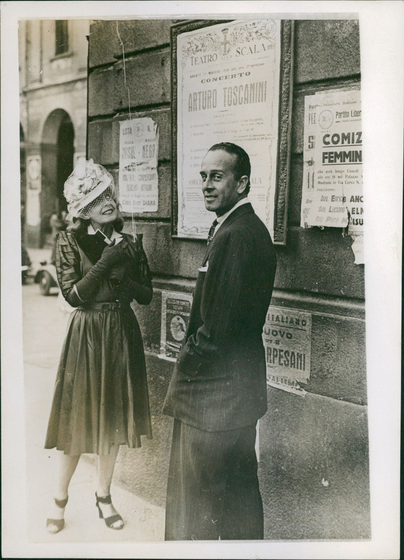 Mistinguett - Vintage Photograph