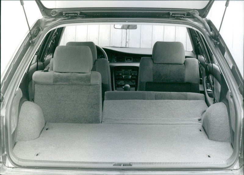 Mitsubishi Sigma Kombi - Vintage Photograph