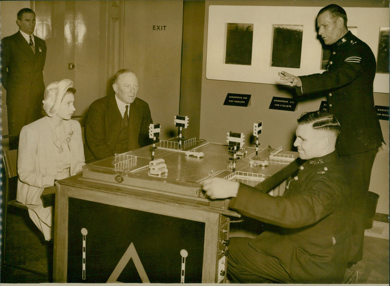 Princess Elizabeth receives traffic light lesson at RoSPA meeting - Vintage Photograph