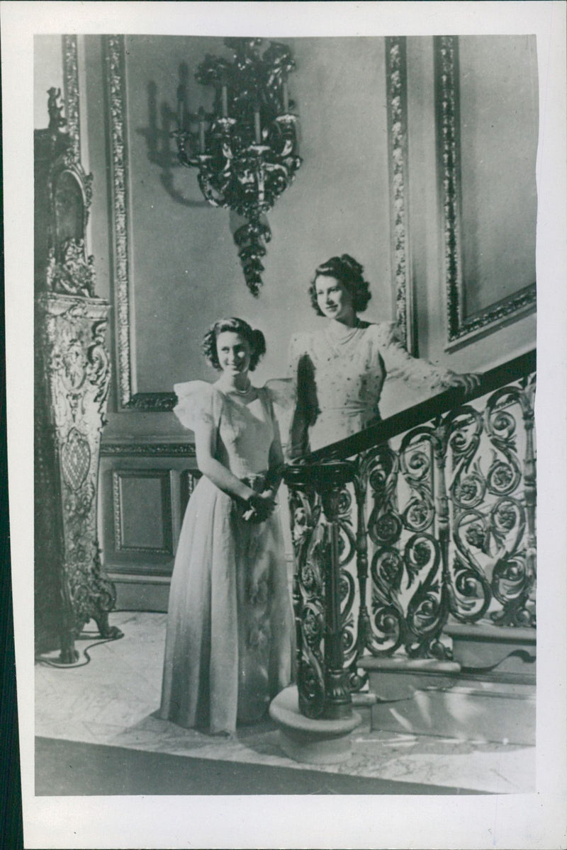 Princesses Elizabeth an Margriet of England - Vintage Photograph