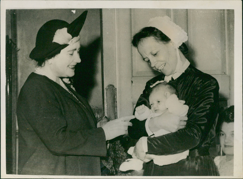 Queen Elizabeth Bowes-Lyon - Vintage Photograph