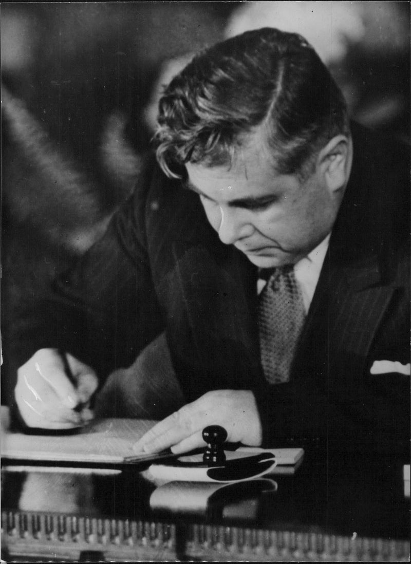 Signature - Vintage Photograph