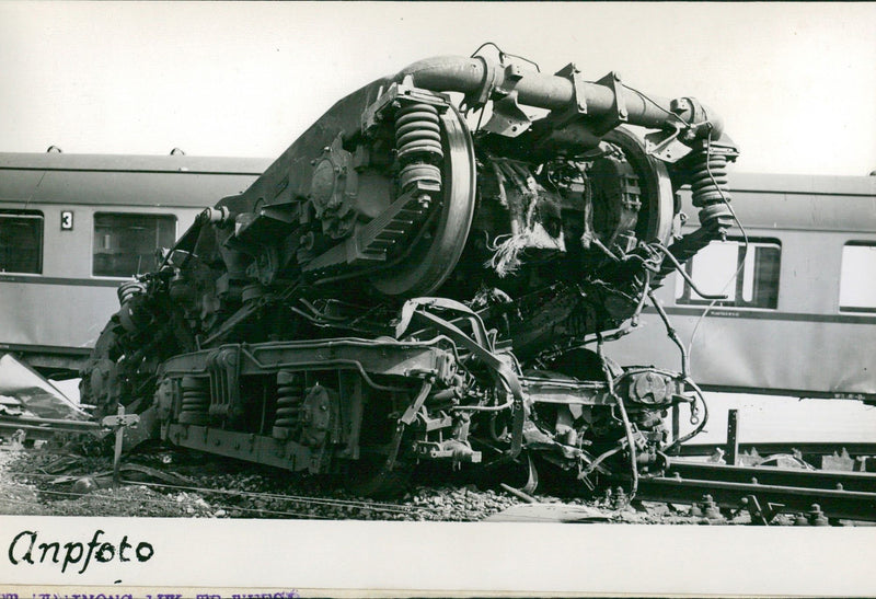 WEESP NEON ONLY EXPROSSE RSTEL TRAIN CAPITAL DIKE SOVI SIEDEN MOTIF IACO - Vintage Photograph