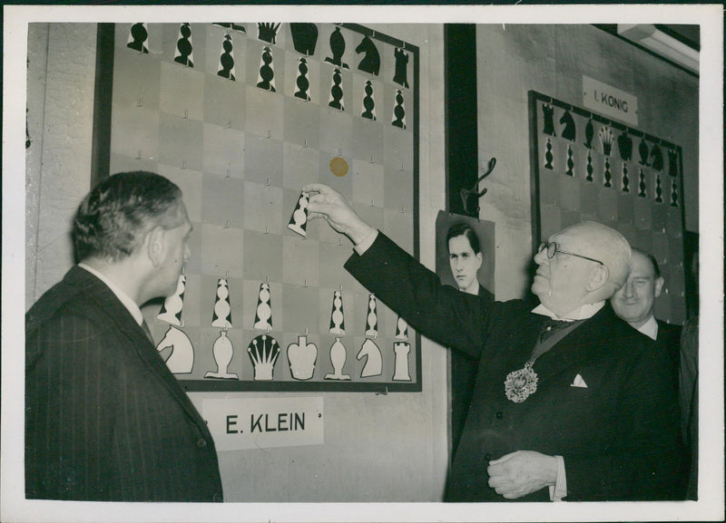 Radio Chess Match Opened By Lord Mayor. - Vintage Photograph