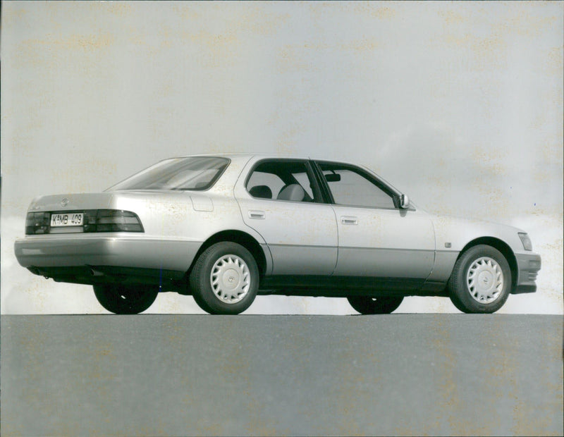 Lexus LS 400 - Vintage Photograph