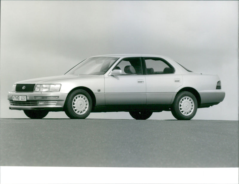 Lexus LS 400 - Vintage Photograph