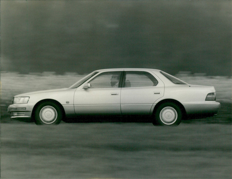 Lexus LS 400 - Vintage Photograph