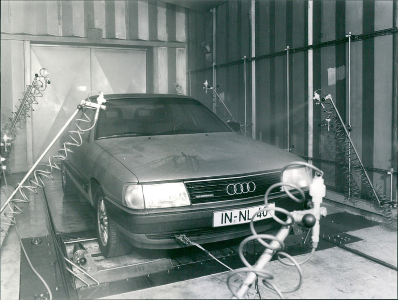Audi 100/200 - Vintage Photograph