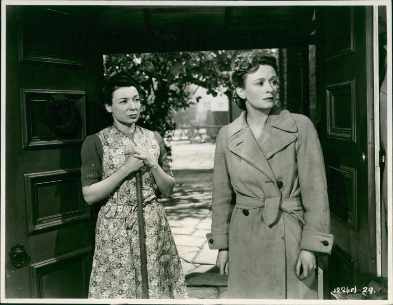 Ursula Jeans and Joan Millar in "The woman in the Hall" - Vintage Photograph