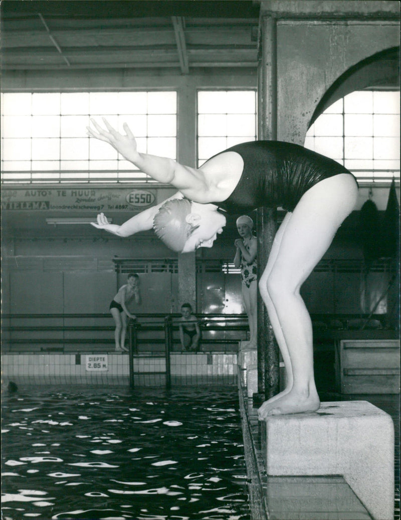 SANDRA BURNS - Vintage Photograph