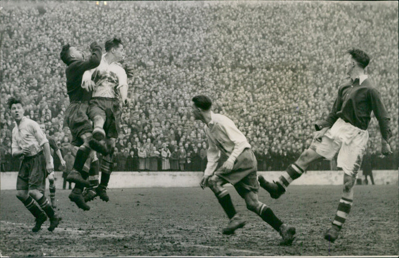 CHARLTON V MIDDLESBROUGH - Vintage Photograph