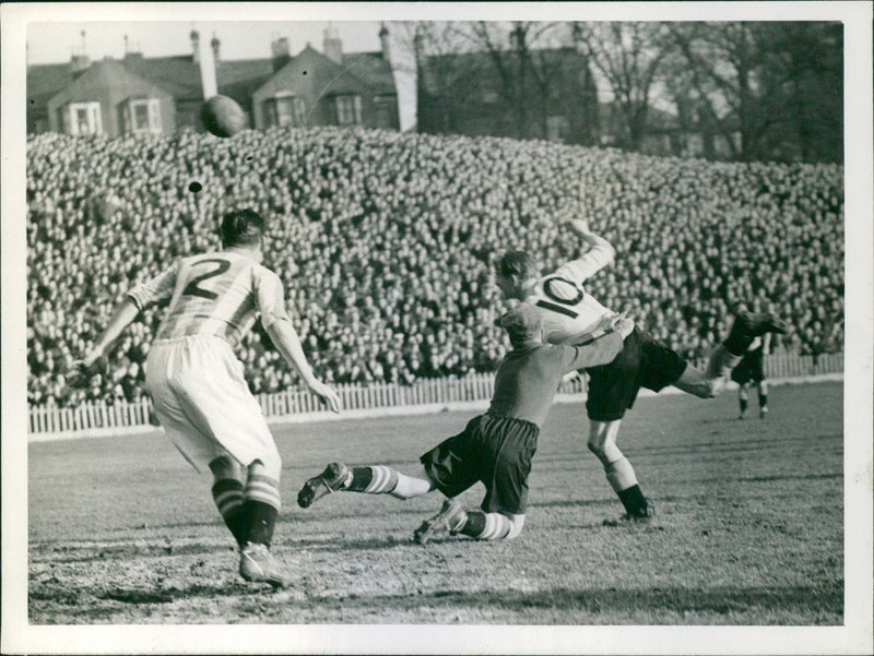 DER BY COUNTY V. BRIGHTON AND HOVE AT BRIGHTON. 5TH ROUND English Cup Tie. - Vintage Photograph