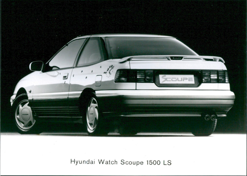 Hyundai Watch Scoupe 1500 LS - Vintage Photograph