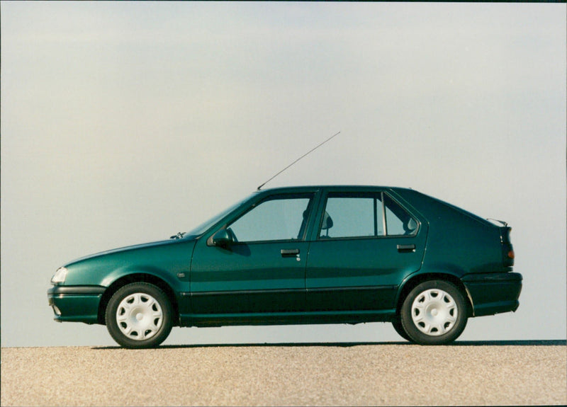 Renault 19 Elysée 1.8s - Vintage Photograph