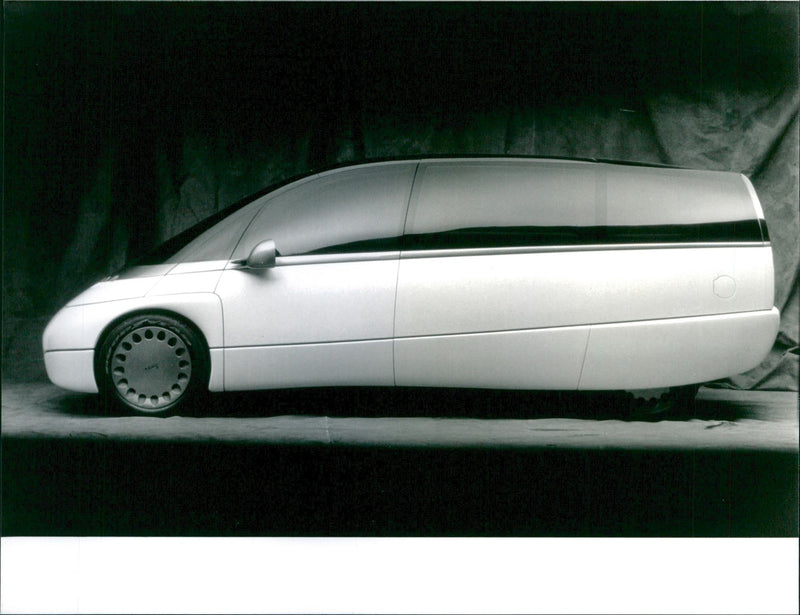 GM HX3 Hybrid Van - Vintage Photograph