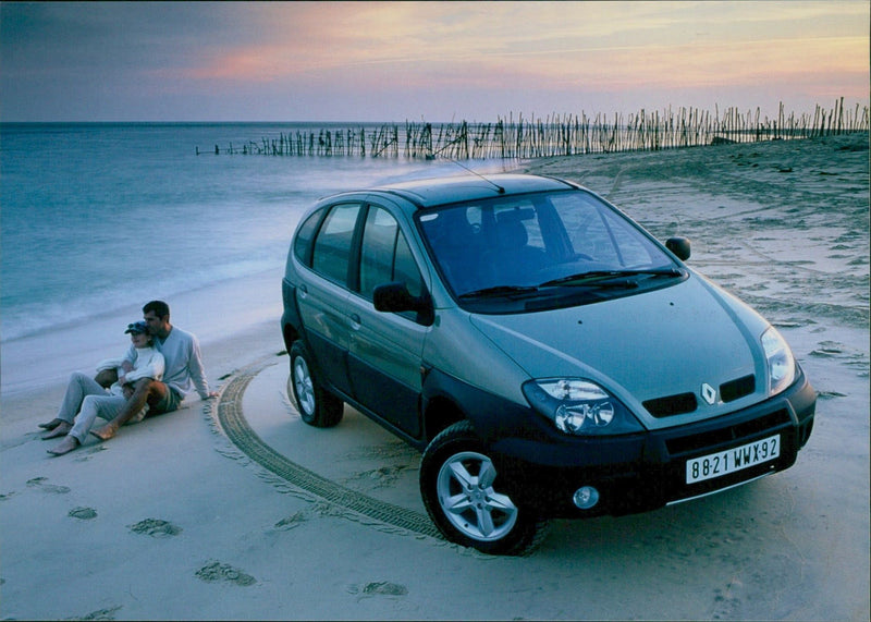 Renault and Salomon cooperate on X-Adventure - Vintage Photograph