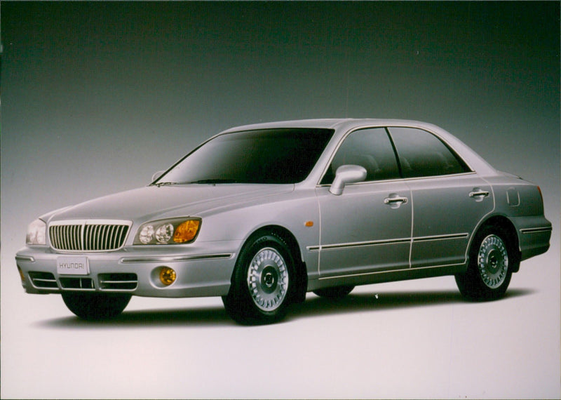 Hyundai XG - Vintage Photograph