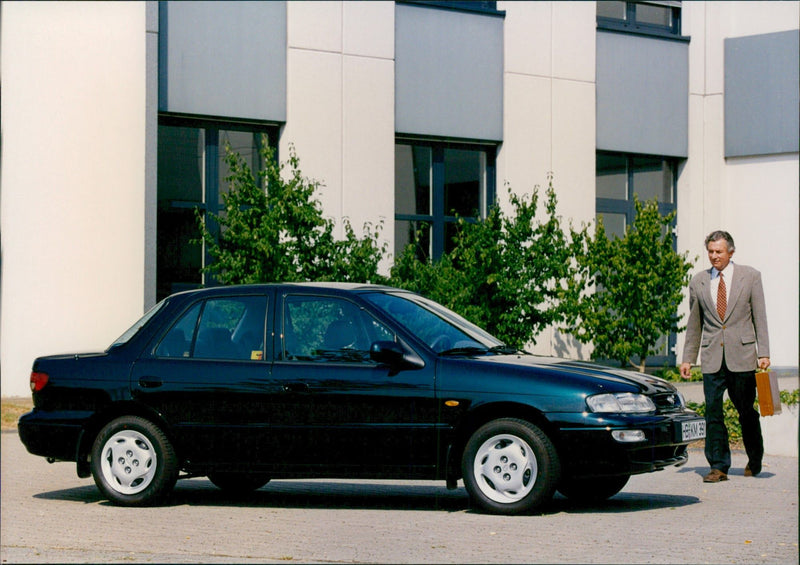 KIA 1997 - Vintage Photograph