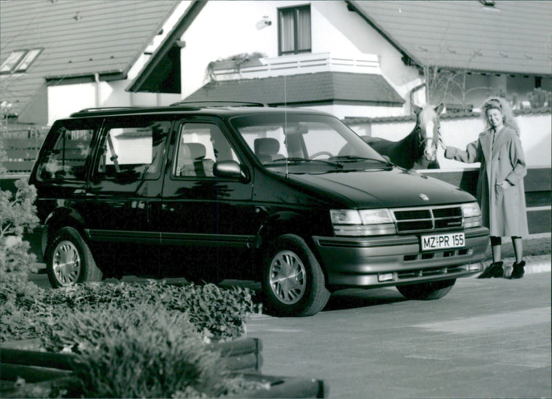 1992 Chrysler Voyager 3.3 1 - Vintage Photograph