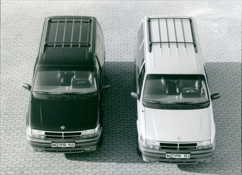 1992 Chrysler Voyager 3.31 and Chrysler Grand Voyager 3.31 - Vintage Photograph