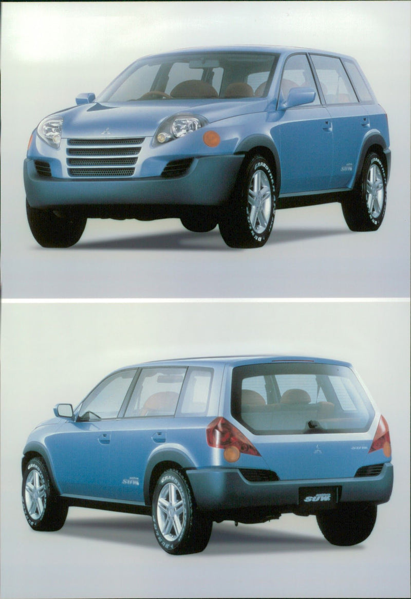 Mitsubishi SUW 2000 - Vintage Photograph