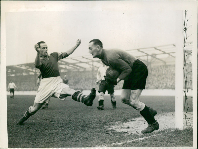 FOOTBALL - WEST HAM v DERBY COUNTY. - Vintage Photograph