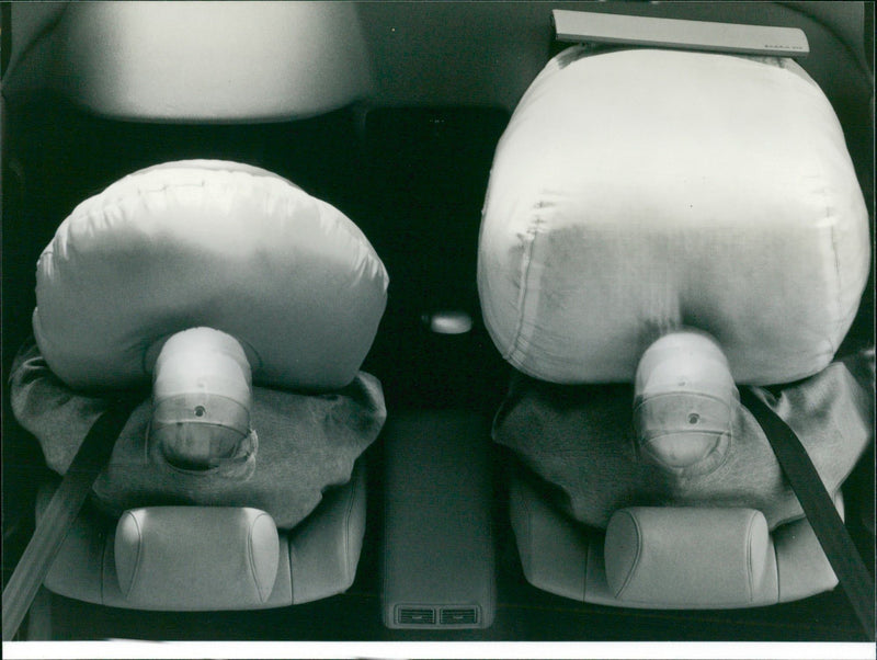 Toyota Lexus LS 400 - Vintage Photograph