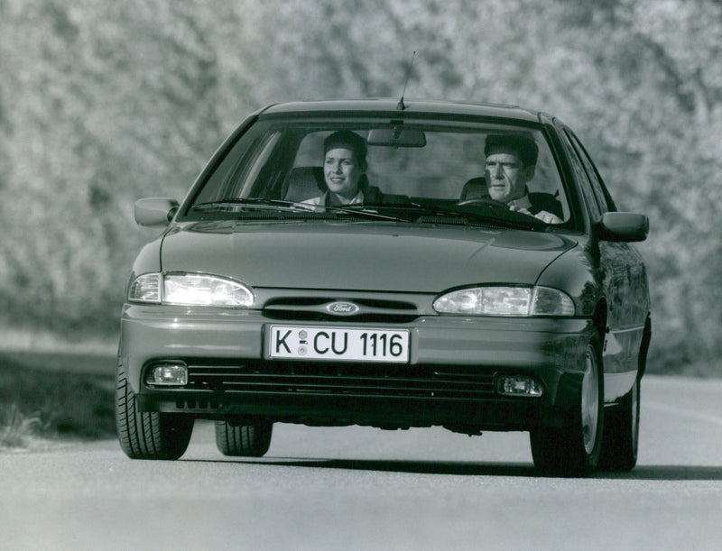 1993 Ford Mondeo Ghia - Vintage Photograph