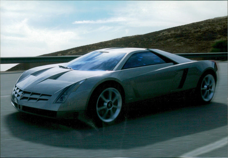 2002 Cadillac Cien Concept - Vintage Photograph