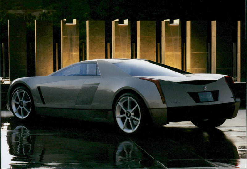 2002 Cadillac Cien Concept - Vintage Photograph